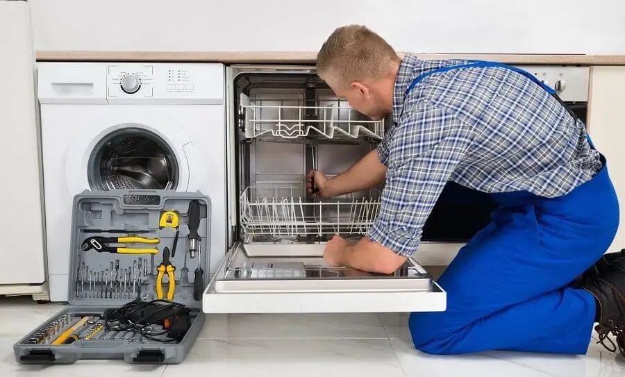 Kaynaşlı Beko servisi teknisyen ekibi beyaz eşya tamiri yaparken
